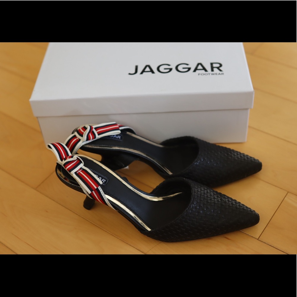 Jagger slingback heel with waven detail.